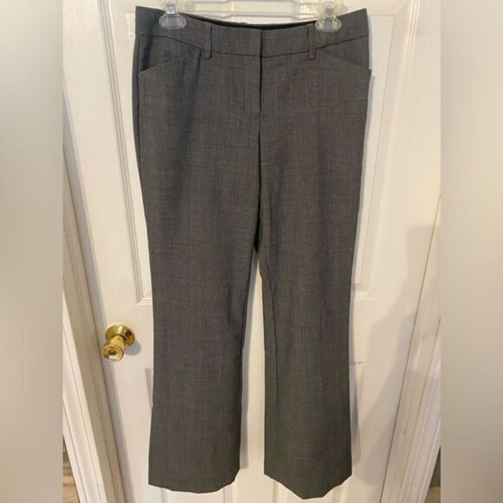 - Women’s express size 6, gray wide leg trousers excellent condition